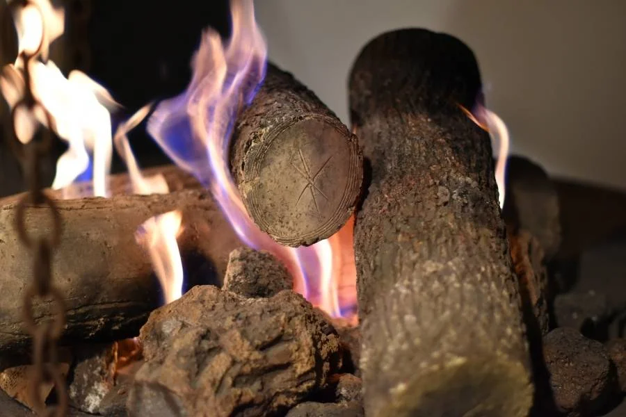 Best Gas Fireplace Logs Reviews & Buying Guide